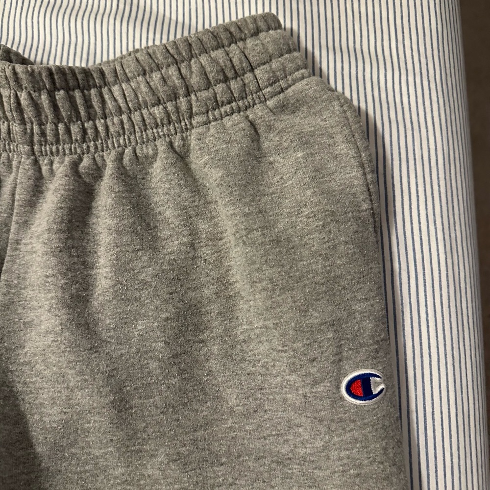 Champion pants in grey.